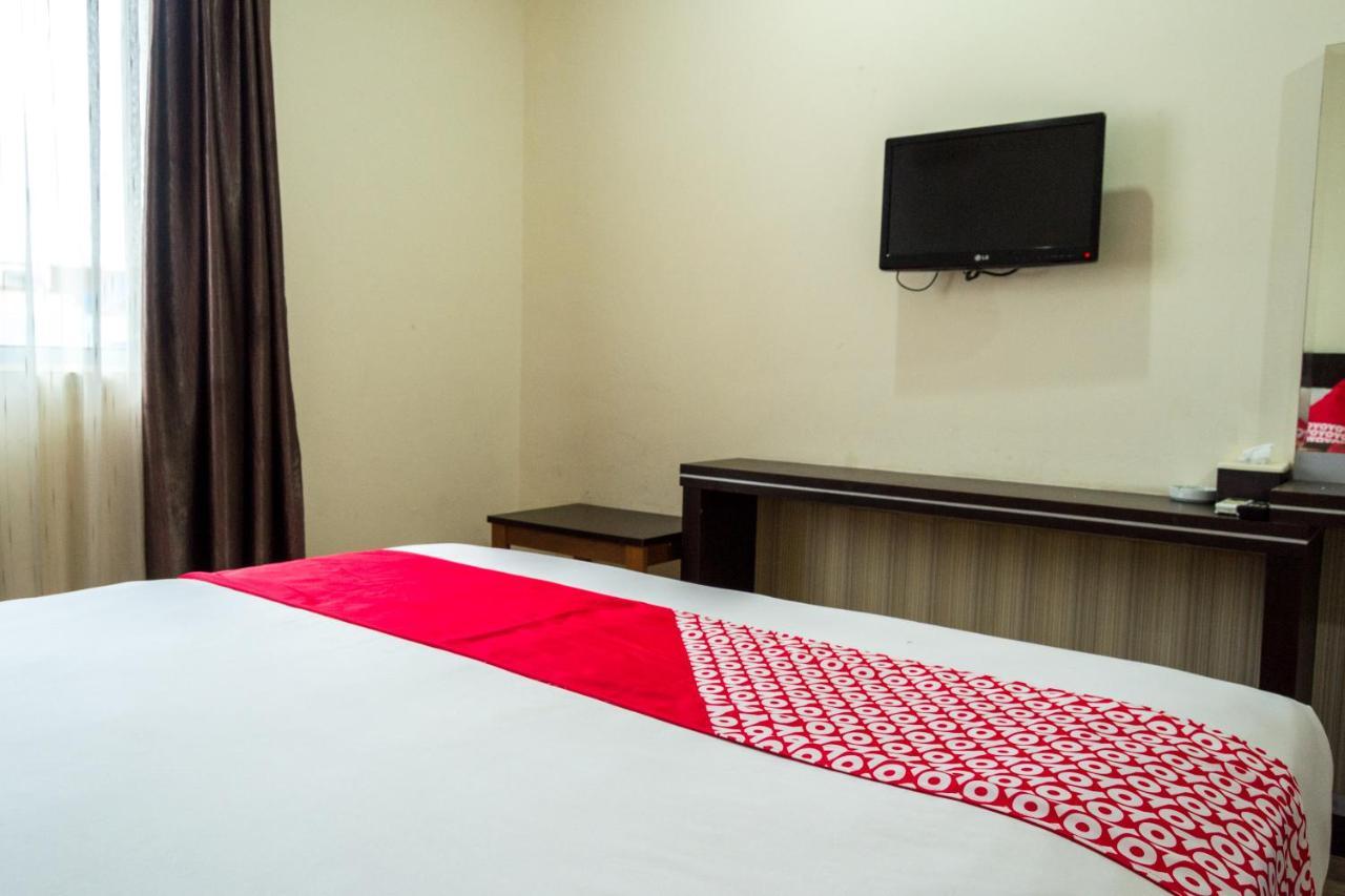 Collection O 625 Hotel Golden Gate Batam Exteriör bild