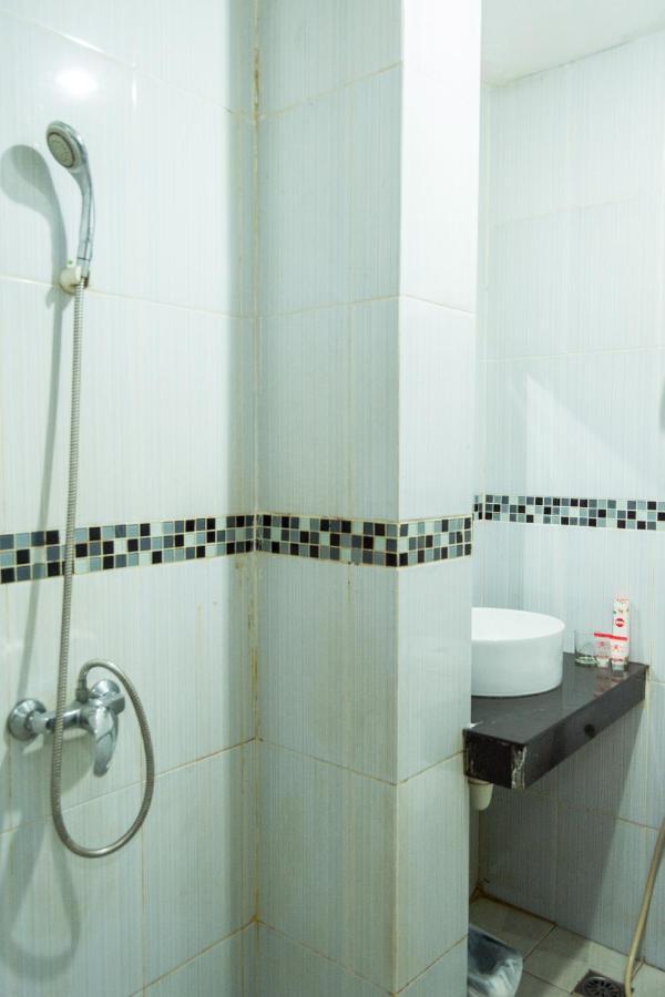 Collection O 625 Hotel Golden Gate Batam Exteriör bild