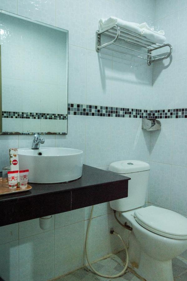 Collection O 625 Hotel Golden Gate Batam Exteriör bild
