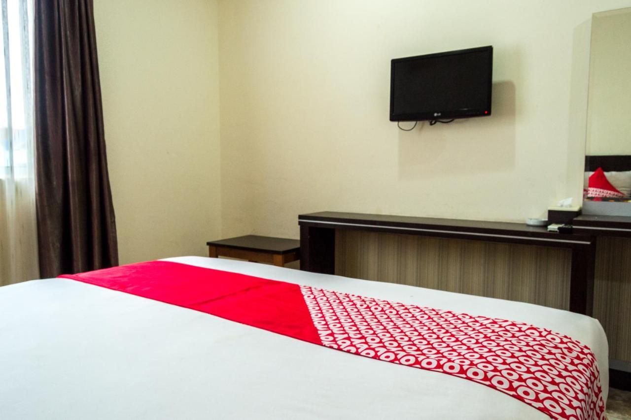 Collection O 625 Hotel Golden Gate Batam Exteriör bild