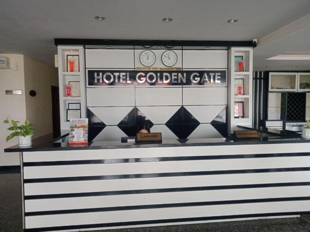 Collection O 625 Hotel Golden Gate Batam Exteriör bild