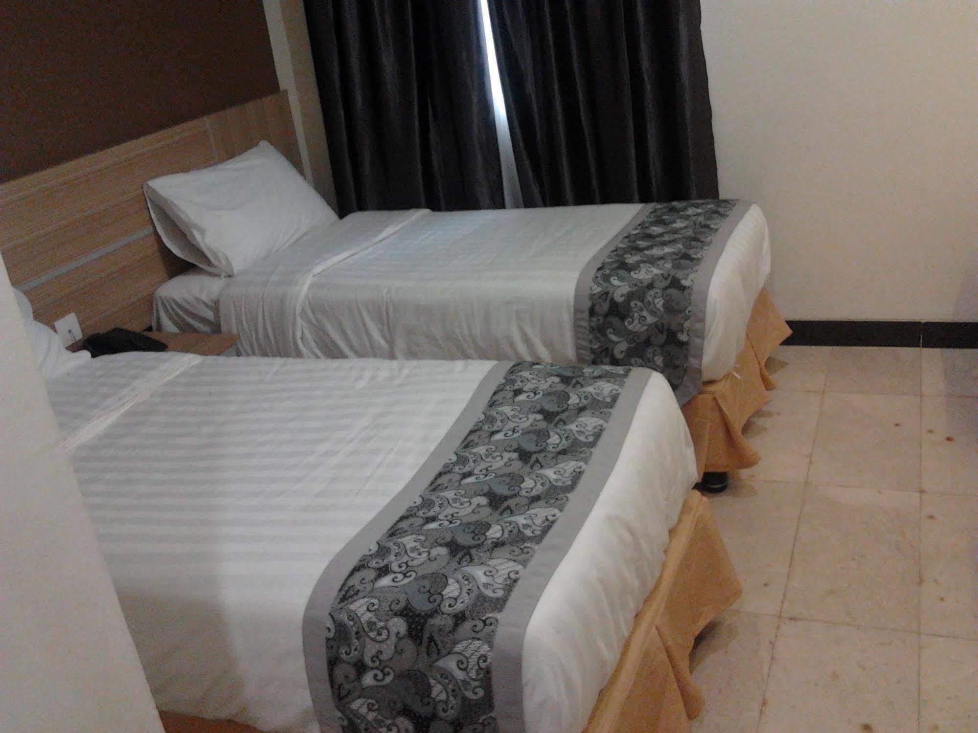 Collection O 625 Hotel Golden Gate Batam Exteriör bild