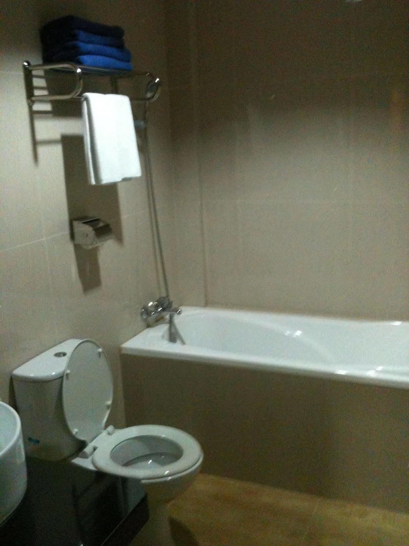 Collection O 625 Hotel Golden Gate Batam Exteriör bild